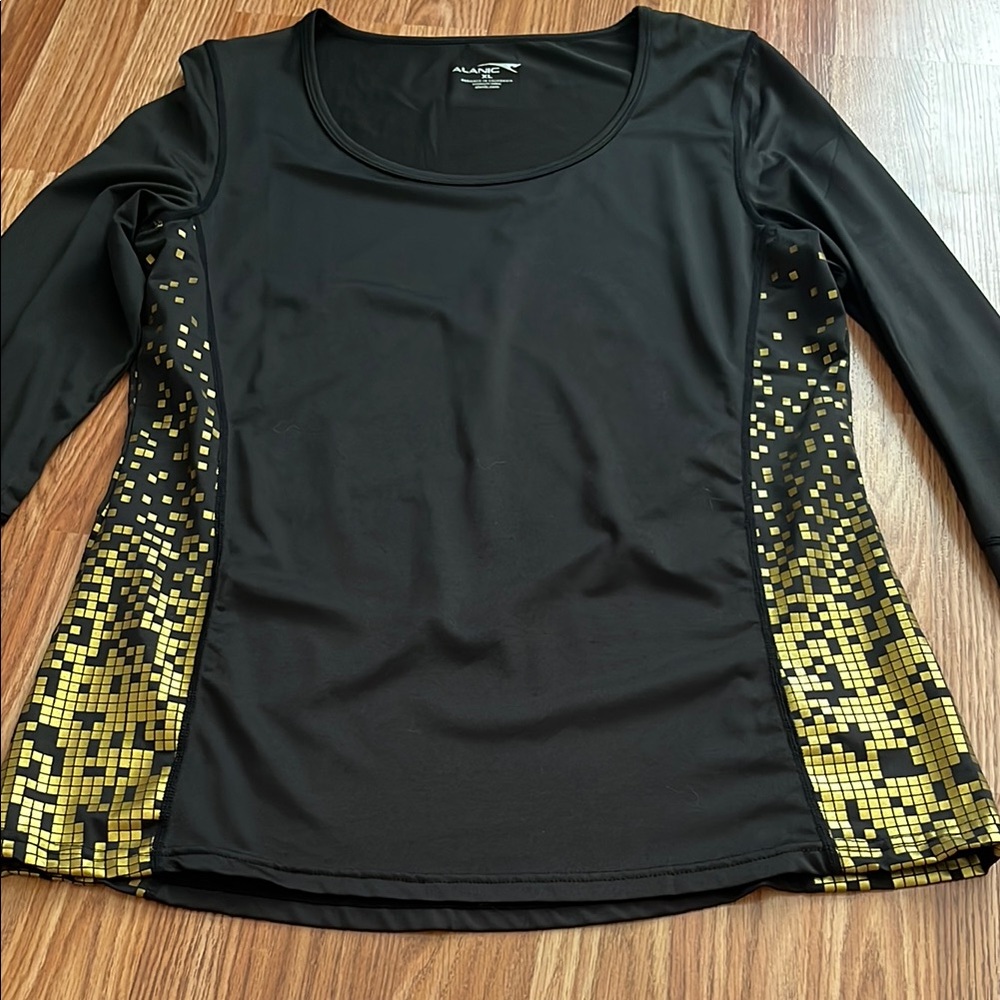 Alanic gold and black tunic
